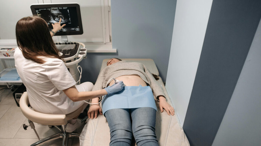 How does a  Sonographer work