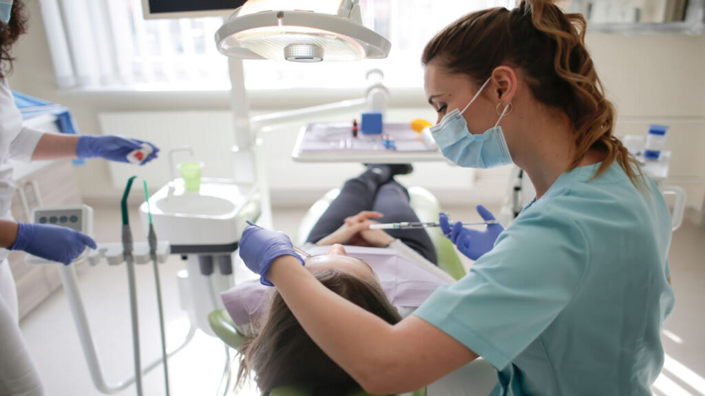 How to Become a Dental Hygienist-Your Complete Guide