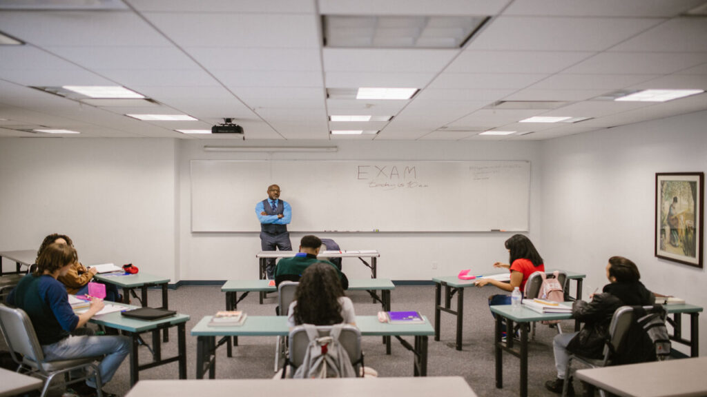 Understanding the Western Classroom-A Guide to Academic Culture